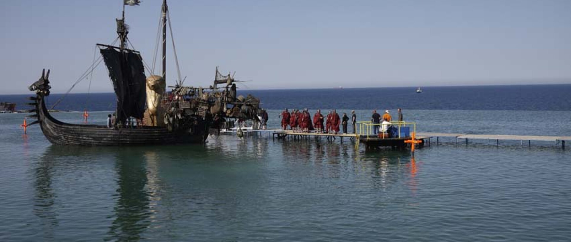 adc-asterix-obelix-au-service-de-sa-majeste_bateau_pirate_tournage_1.jpg