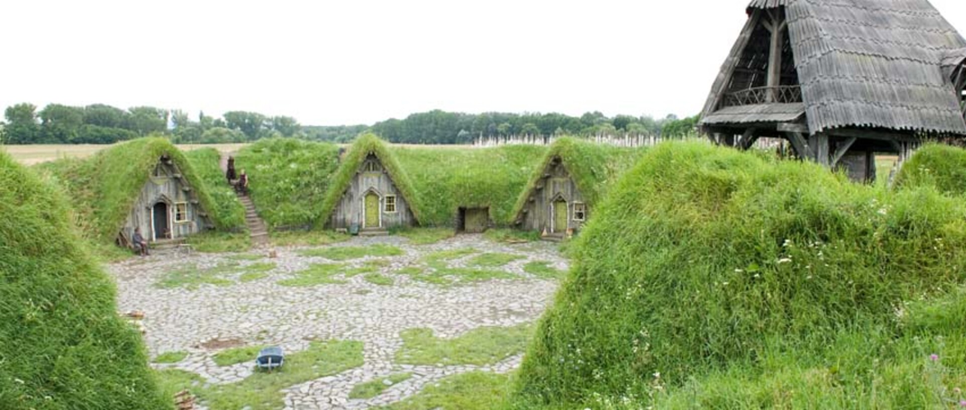 adc-asterix-obelix-au-service-de-sa-majeste_village_breton_construction_22.jpg