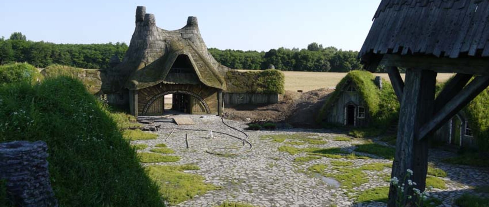 adc-asterix-obelix-au-service-de-sa-majeste_village_breton_construction_18.jpg