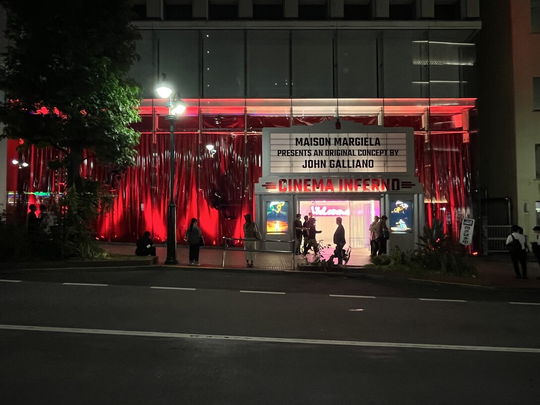 adc-cinema-inferno-john-galliano-tokyo_maison-margiela-john-galliano-july-2023-tokyo-installation-cinema-inferno-entrance-night.jpg