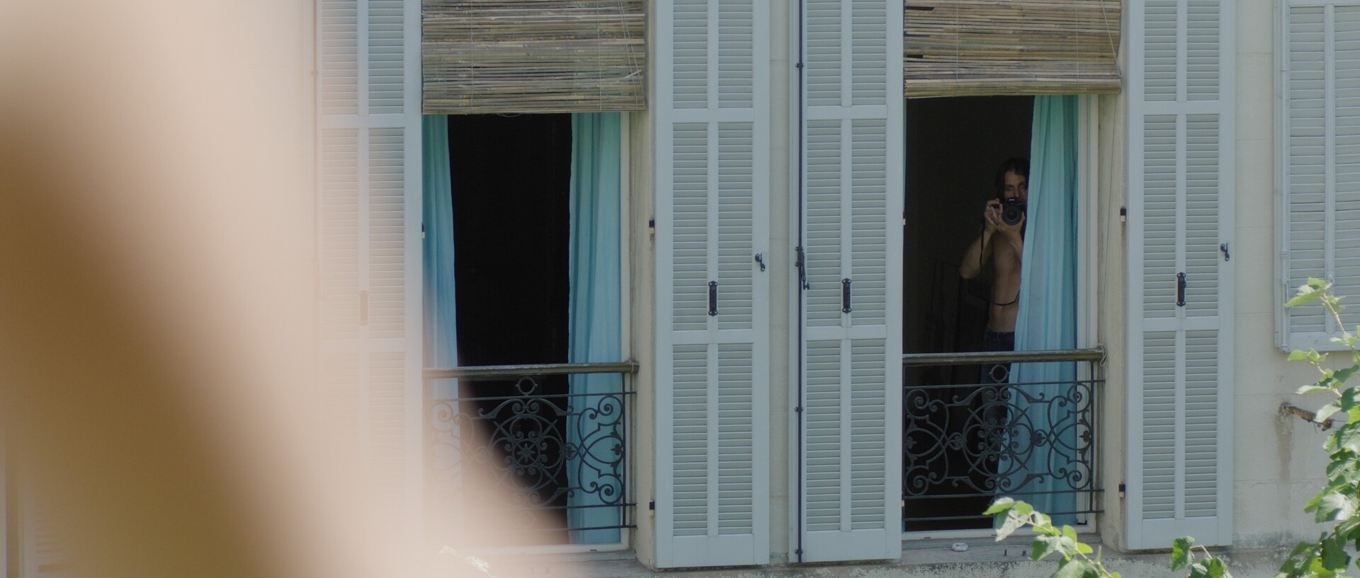 adc-les-femmes-au-balcon_8pov_2_5_a_a_0038c007_230728_141743_h1coc_1.7.1.jpg