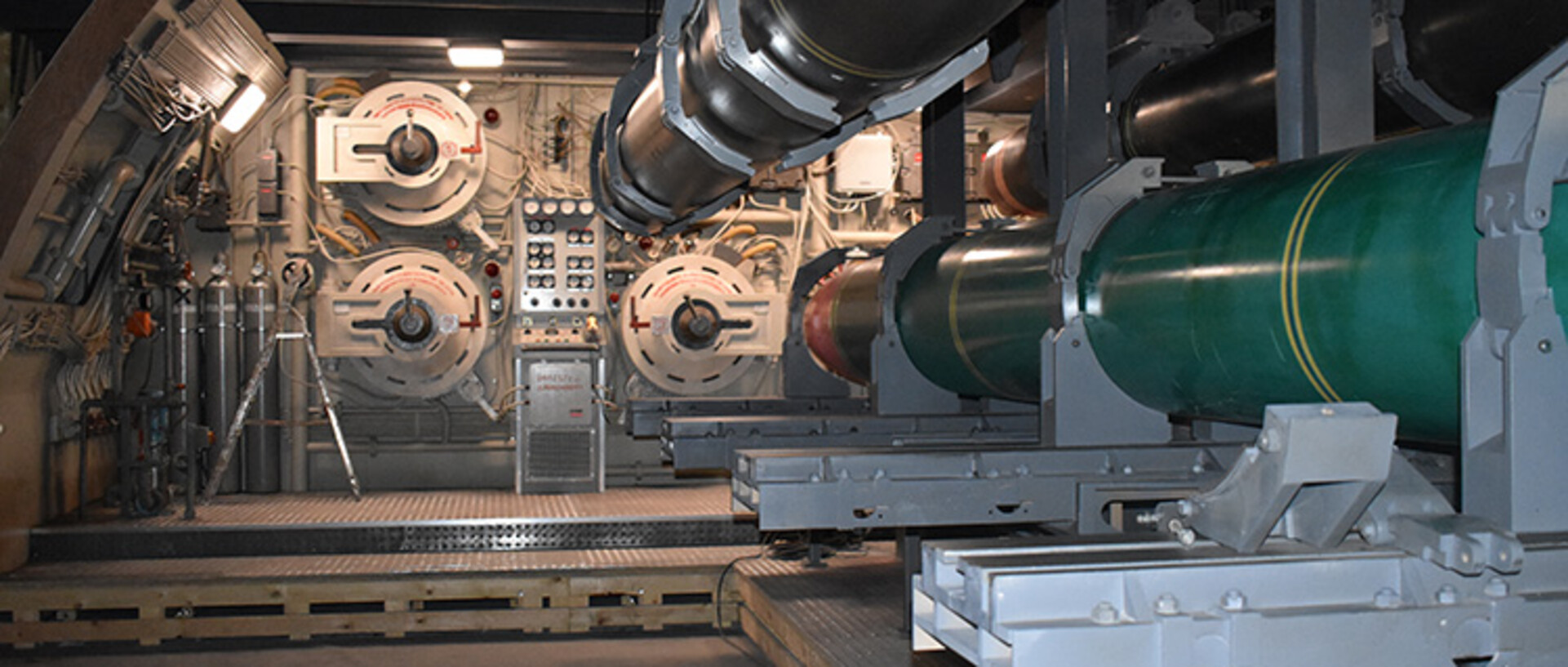 adc-kursk_13_torpedoes_room_02.jpg