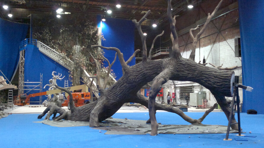 adc-la-belle-et-la-bete_la_belle_et_la_bete_111-giant_tree-09012013914.jpg