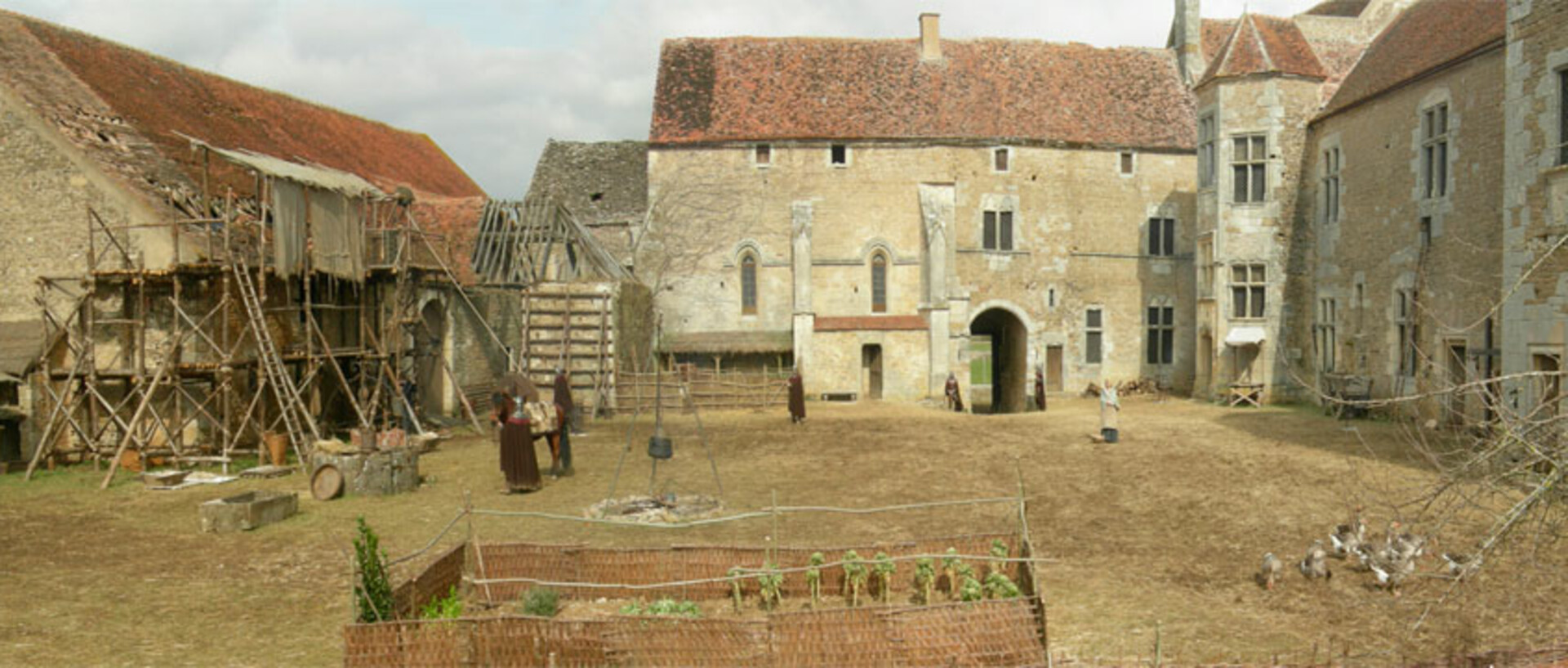 adc-la-commanderie_Panorama-cour-ADC.jpg