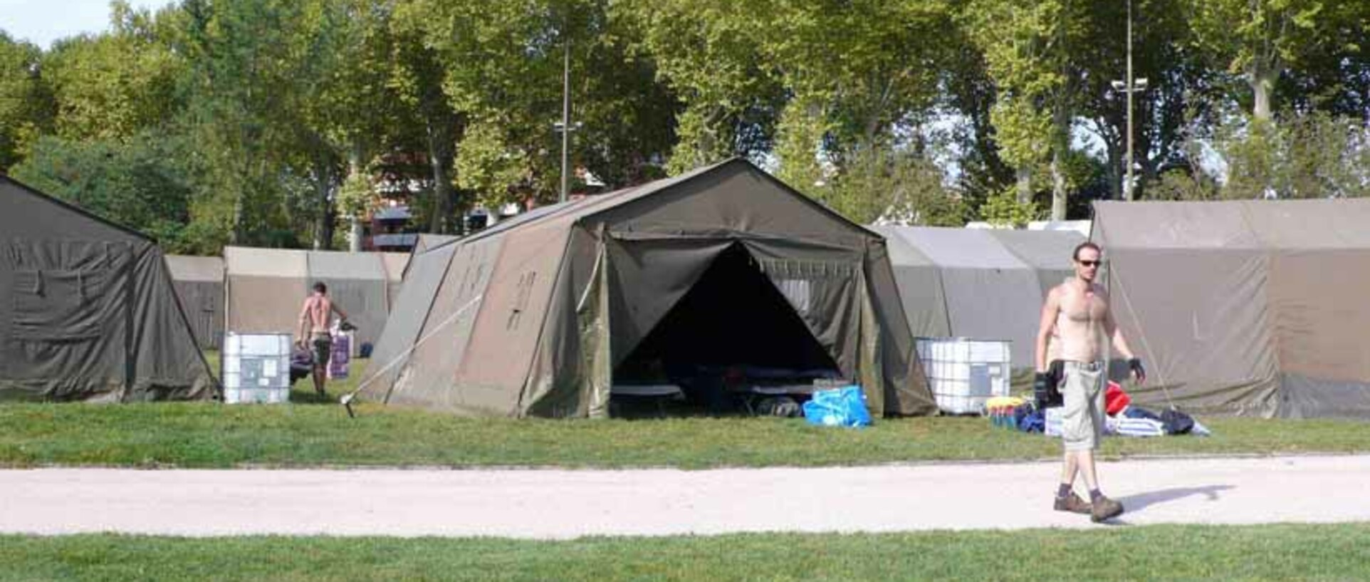 adc-les-derniers-jours-du-monde_LDJDM-camp_refugies_prairie_des_filtres_2.jpg