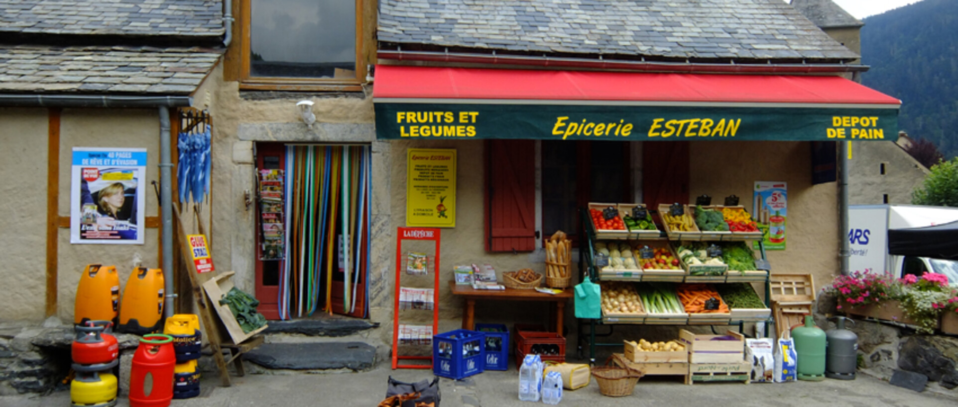 adc-un-village-presque-parfait_epicerie_esteban_2_site.jpg